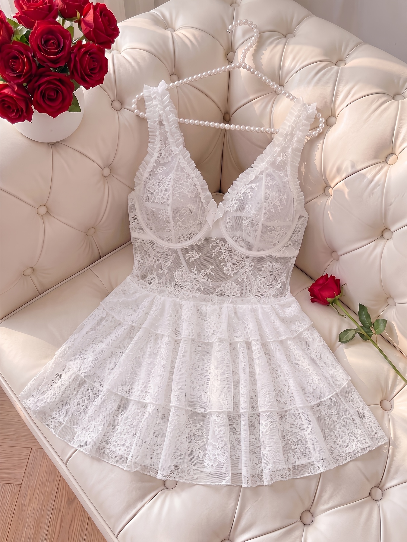 kuchenkleid im französischen stil mit spitze, trägern, mehrschichtigen rüschen, v-ausschnitt, rüschen-spaghettiträgern, kleiner schleifenschmuck auf der  , durchbrochenem rücken, süßem stil, leichtes atmungsaktives netz-negligé, bequemes kleider-set für date-atmosphäre