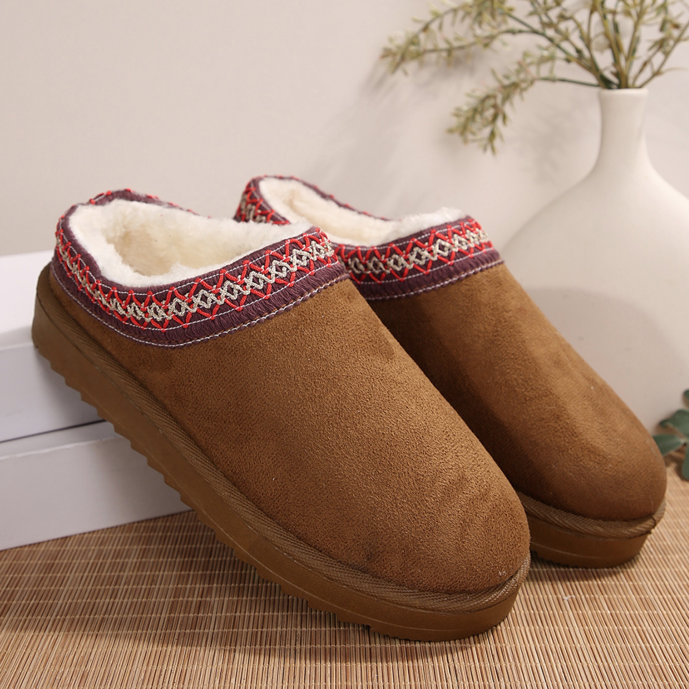 

Women's Fluffy , Lined Slippers, &