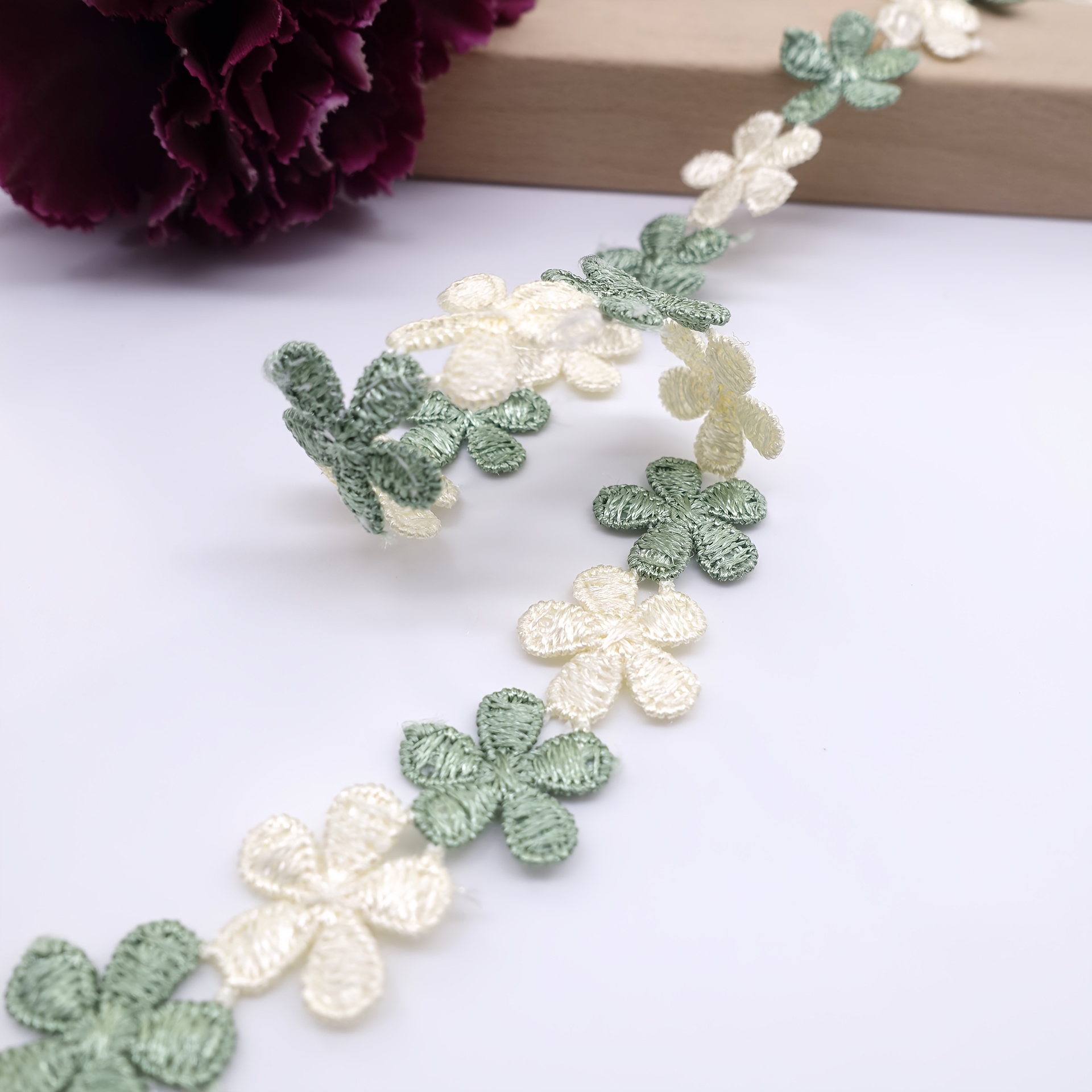 TEMU Spring Renewal Venetian Embroidered Lace - 2cm Green And White Three-dimensional Five-petal - Delicate Edging - For Home Decoration - Suitable