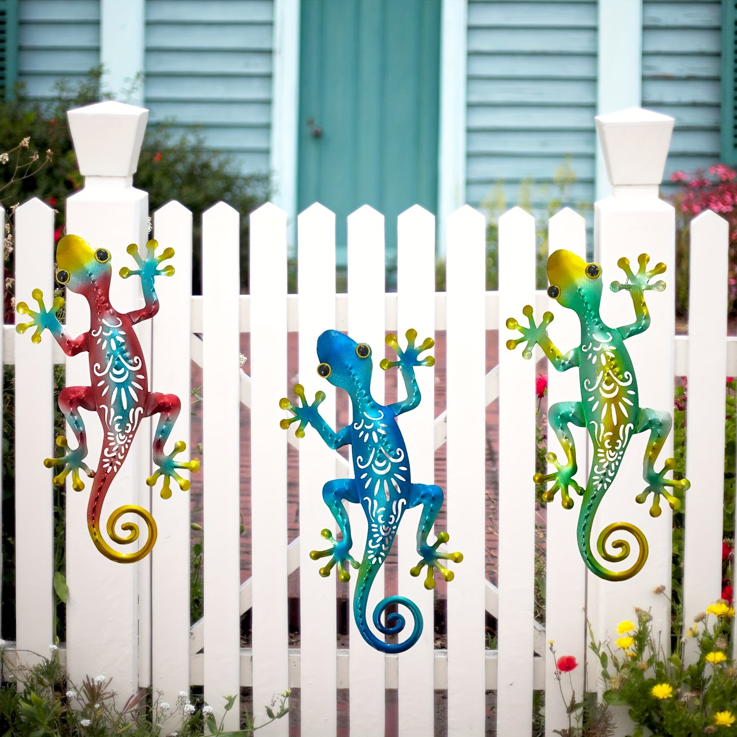 Decoración De Pared Exterior Gecko/Lagarto Rosa De Metal Y Vidrio | 24 Pulgadas | Estilo Costero | LuxenHome