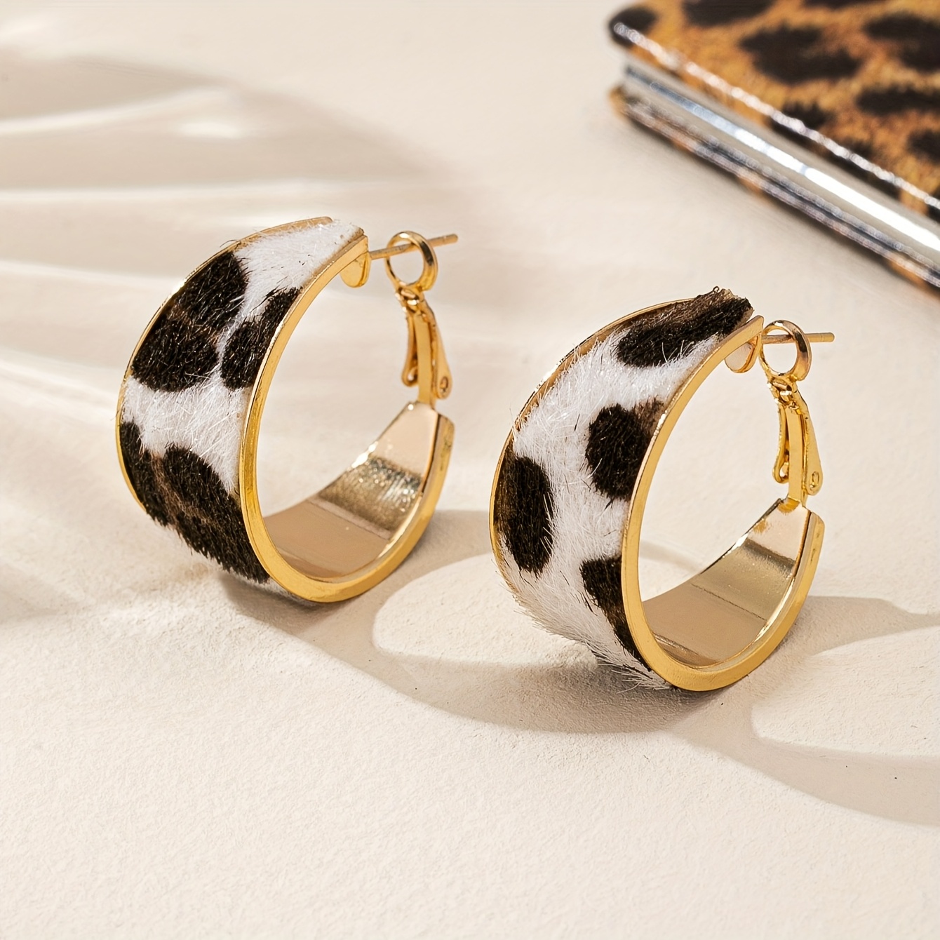 Image of 1 Pair Vintage Elegant Leopard Cow Print Hoop Earrings For Women, Festival Birthday Dating Party Vacation Daily Additions