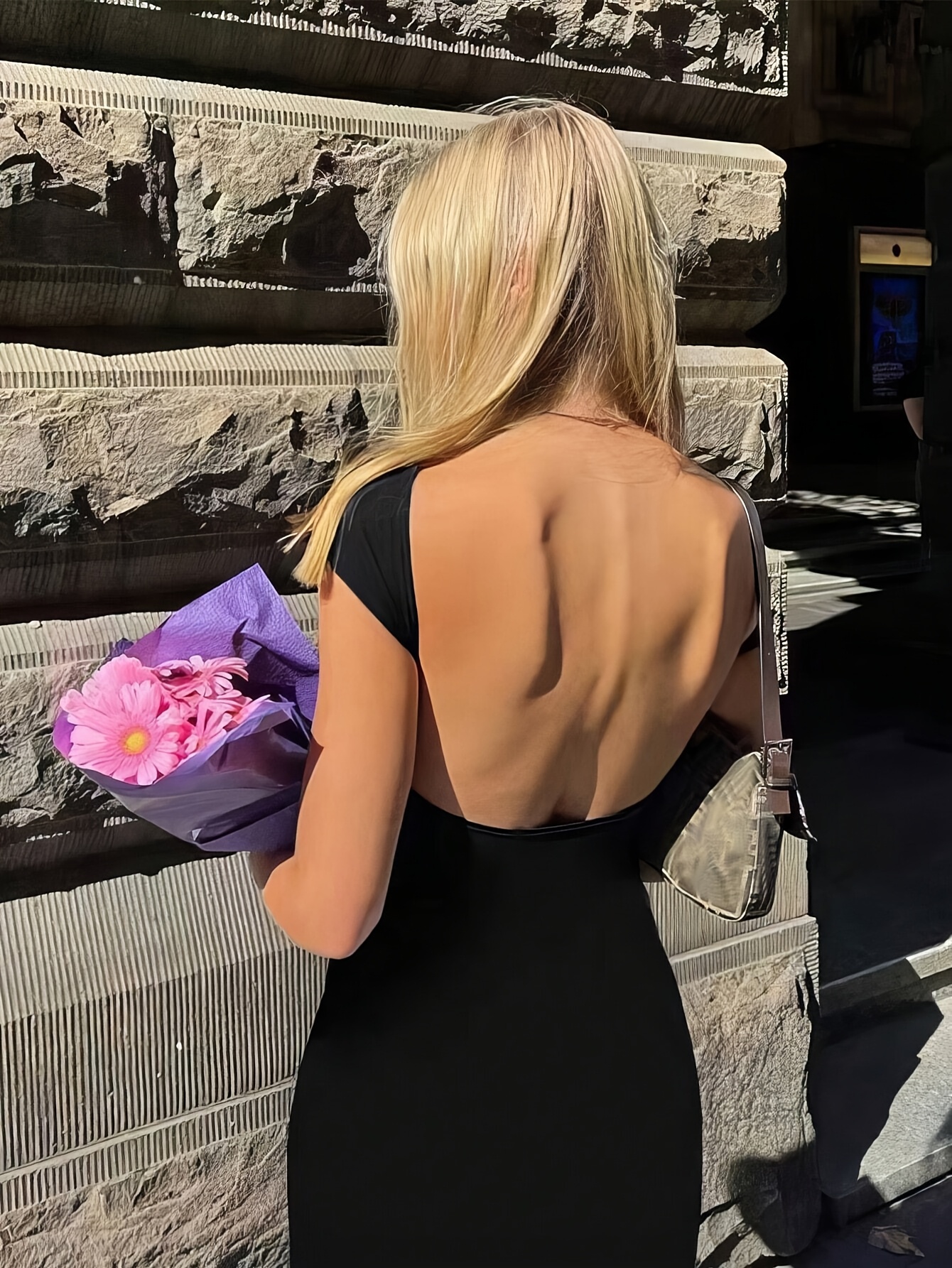tight fitting short sleeved dress backless solid color