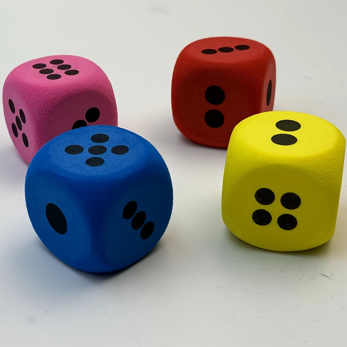 

Gros dés à points mous colorés pour l'enseignement des mathématiques en classe, à six faces, outil de comptage, aides à l'apprentissage pour le jeu de plateau de classe, 38 mm, 4 pièces