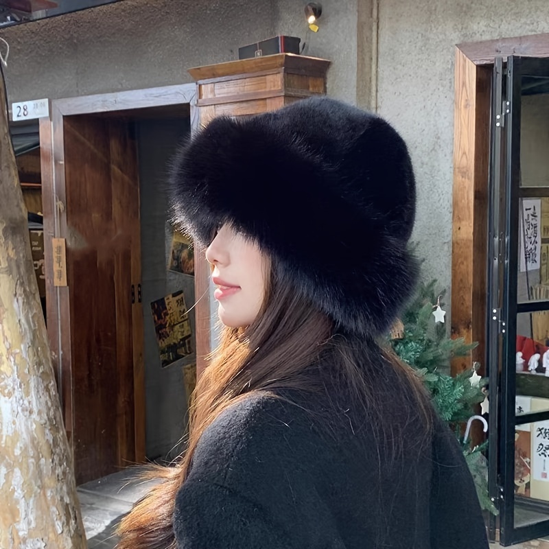 

Women's Plush Hat White Warm Ear-protecting Cap Thick Coldproof Faux Fur Bucket Hat For Autumn Winter