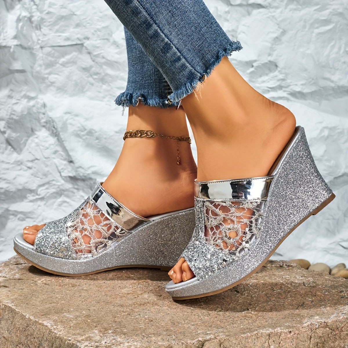 

Women's Fashionable Heel Sandals With Glittering Sequin Embroidery, Breathable And Comfortable Mesh Surface, Simple And , With Kick