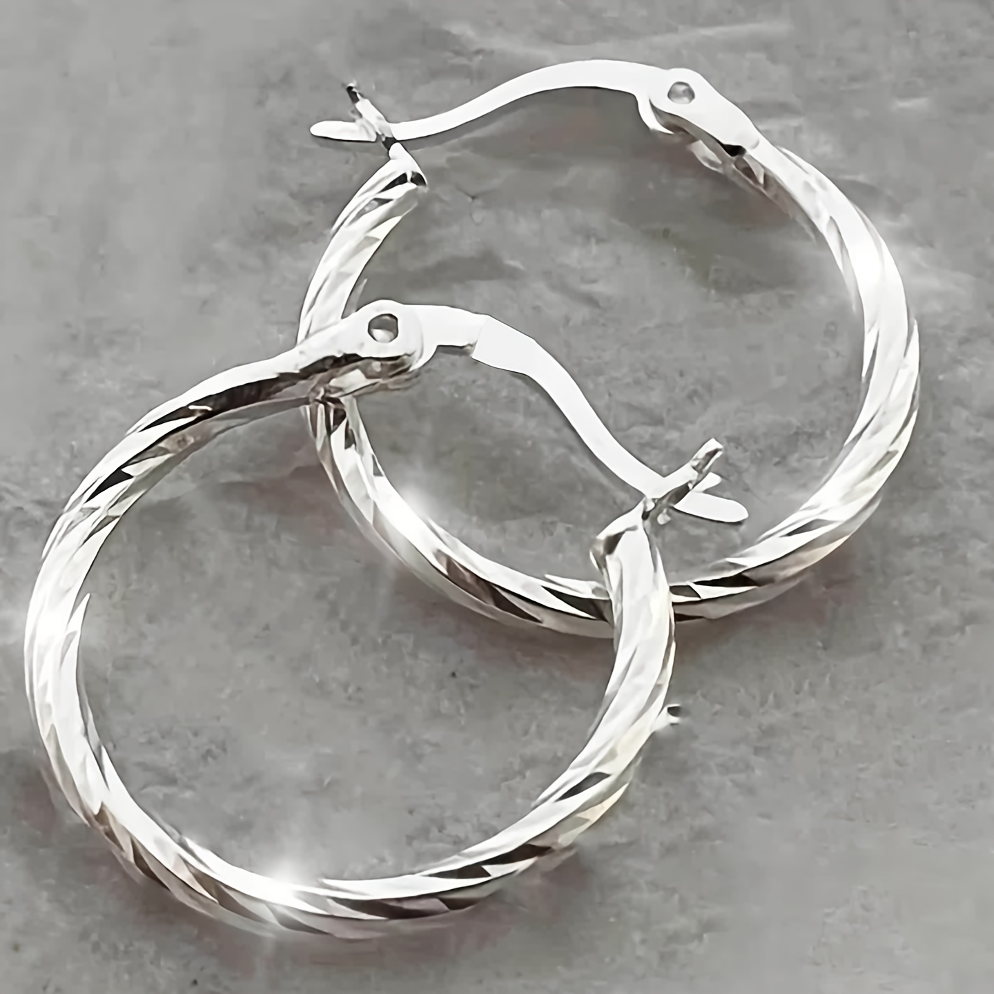 

1 Pair Elegant Twisted Hoop Earrings, Minimalist Geometric Stainless Steel, Jewelry For Daily & Gift , Valentine's Day Suitable, Hypoallergenic Ear Post