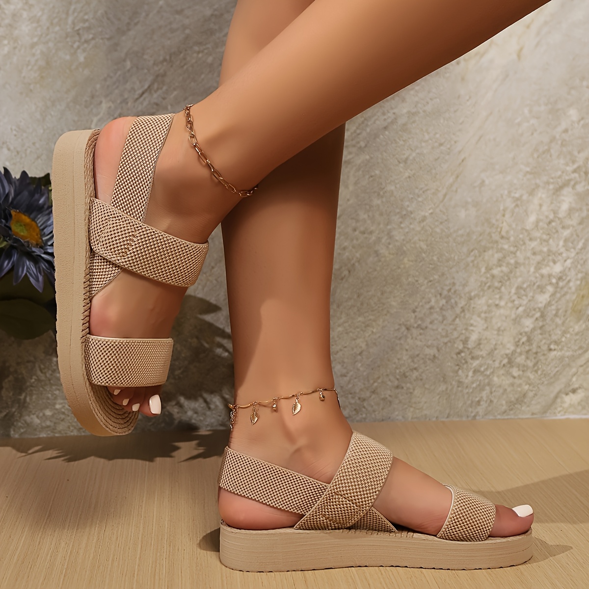 New Summer Simple and Elegant Sandals, Outdoor Wear Anti-slip Cross Strap Straw Roman Shoes Fashionable Versatile Beach Shoes