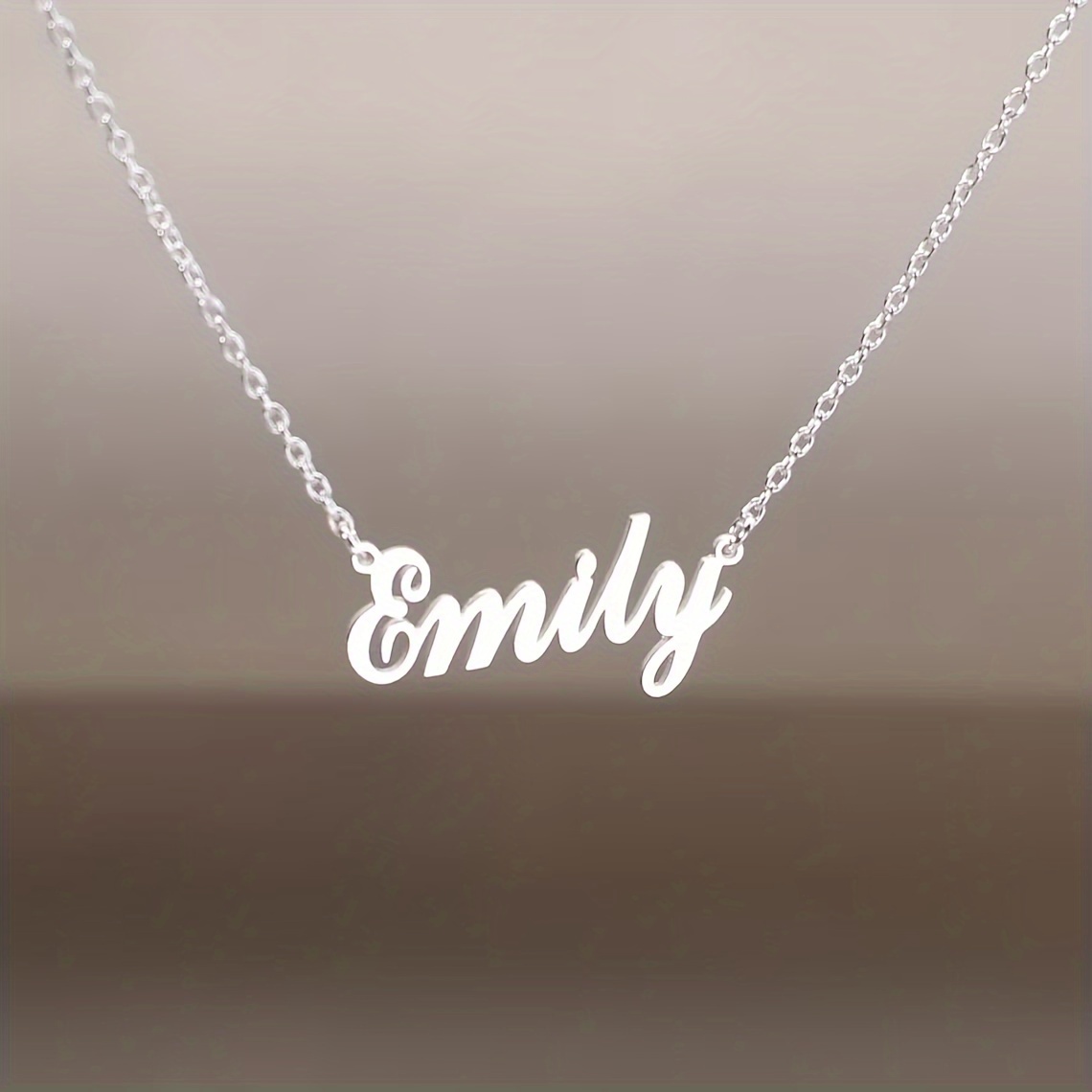 

Pendentif personnalisé avec plaque signalétique en acier inoxydable, collier avec police de , bijoux minimalistes élégants et polyvalents à au , cadeaux pour femmes.