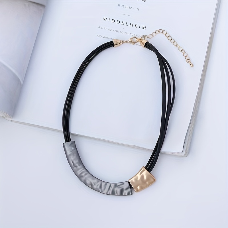 Image of European And American Versatile Fashion Elegant Women's Necklace, Contrast Color Vintage High-end Style, Suitable For Parties, Events, Festivals, And Gift