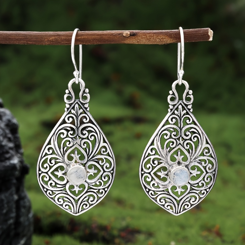 A Pair Of Bohemian-style Carved Hollow Drop-shaped Pendant Earrings - A Perfect Birthday Gift For Her, Showcasing Fashionable And Exquisite Jewelry