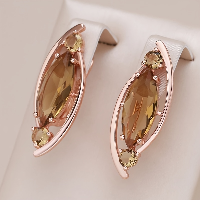 An Elegant And Luxurious Eye-shaped Party Outfit With Earrings, Perfect As A Mother's Day Gift.