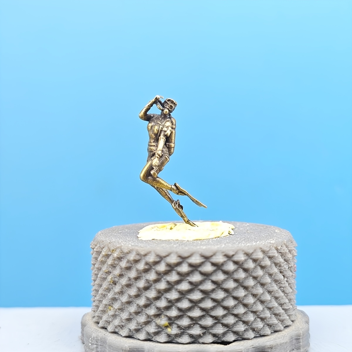 TEMU Brass Simulated Underwater Female Diver Solid Figure Aquarium Landscape Decoration Figurine, Deep Miniature Statue Collectible, Micro Sand Table