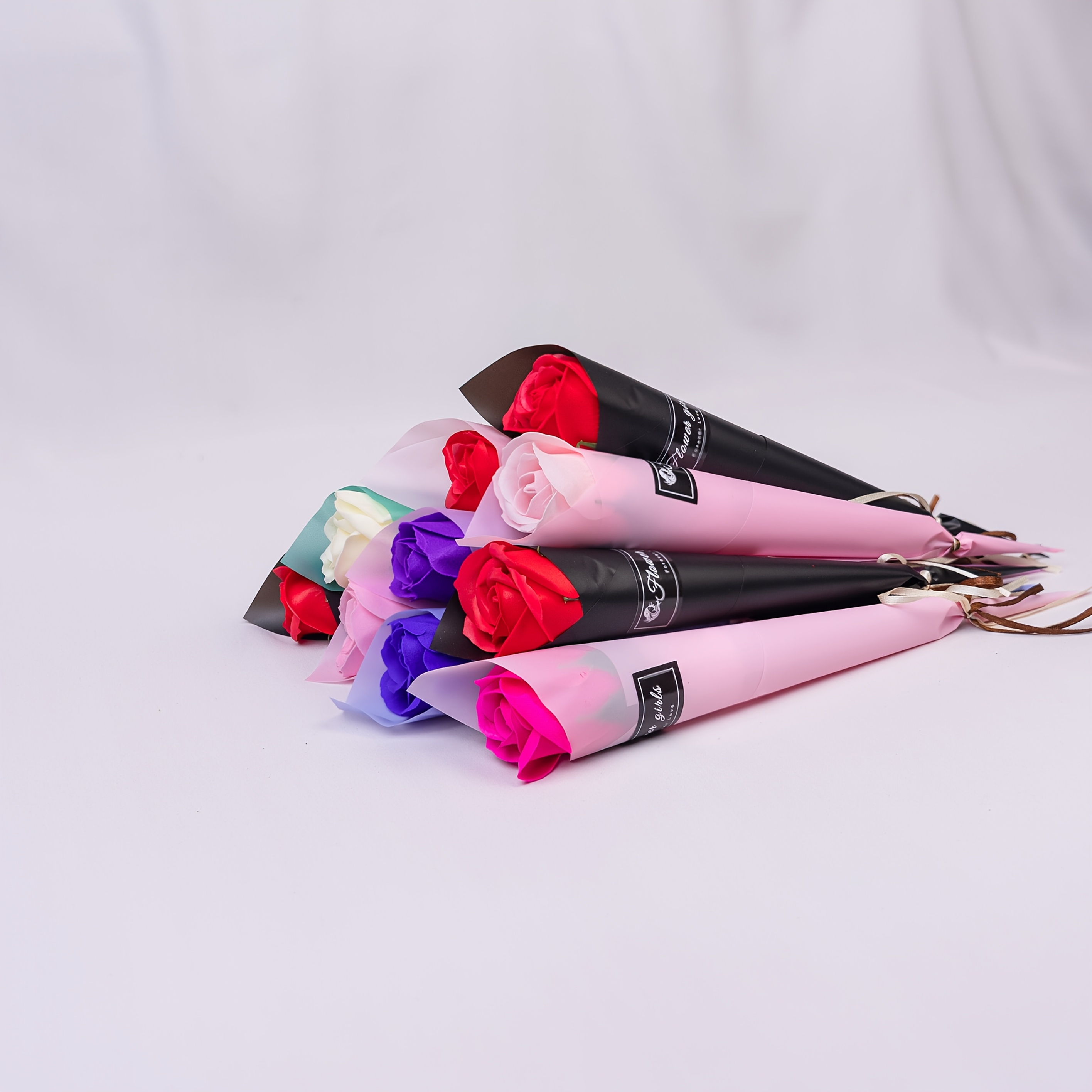 24 piezas, flores   artificiales, envíadas en cajas de cartón   para prevenir daños   el transporte. ideal como regalo para novios y  , día del  , día de san valentín, día de la  , día de los enfermeros y fiestas de  