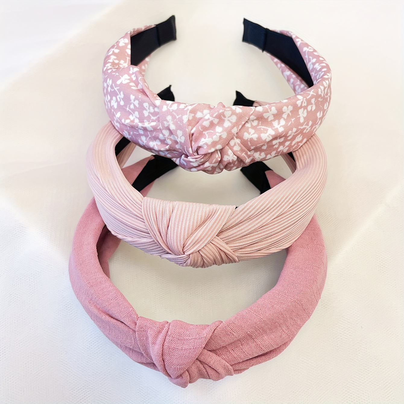 E-shop Set mit 3 breiten Stirnbändern für Damen aus einfarbigem Stoff in Rosa mit Blumenmuster, süßer Stil, Haar-Accessoires für den Feiertage