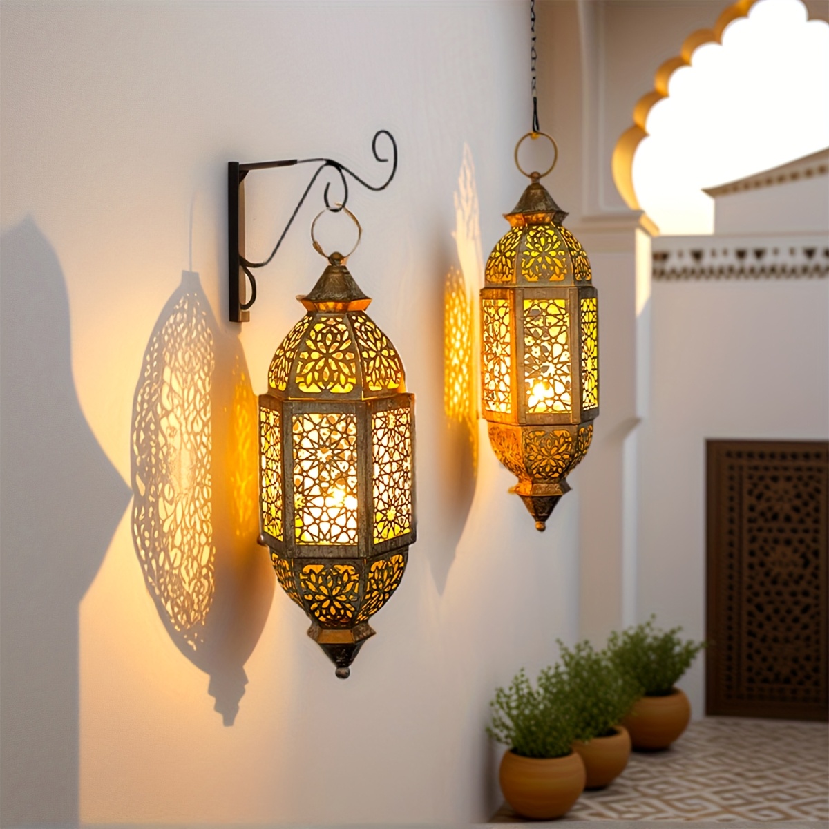 1pc/2pcs Iron Hanging Lantern Candle Holder, Moroccan Decorative Hanging Lantern, Festive Candle Holder, Ramadan Atmosphere Lighting, Perfect Gift for Celebrations, Comes with Chain But Without Candles