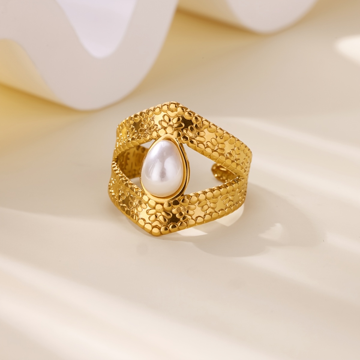 TEMU An Elegant And Unique Golden Stainless Steel Pearl , Suitable For Everyday Wear And Festive Occasions, A Wonderful Gift For Women, Featuring A