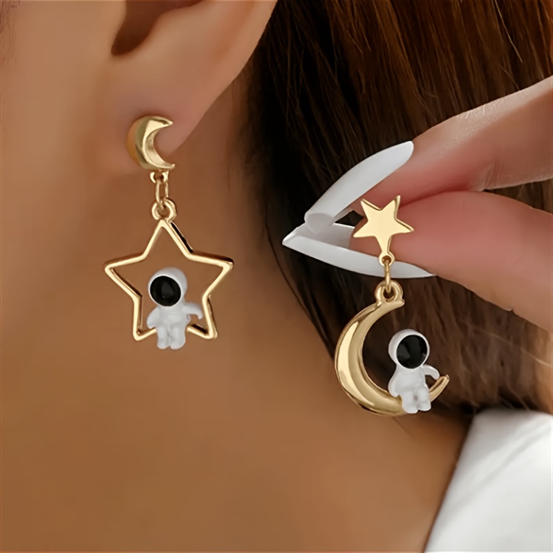 TEMU Boucles d'oreilles d' fantaisistes : Adorable étoile et lune pendantes avec un astronaute, parfaites pour un usage ou les fêtes - de