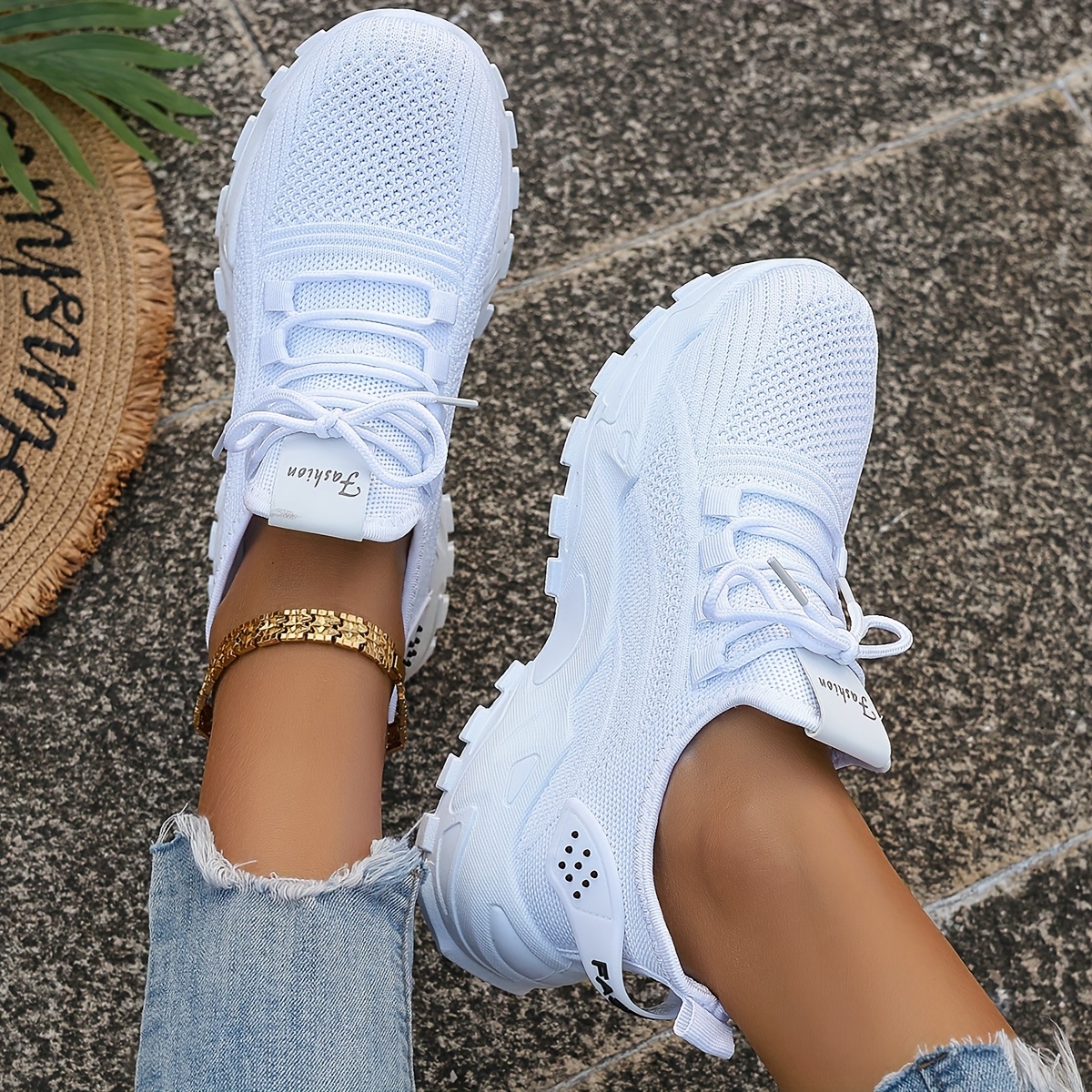 

Women' Solid Color Lace-up Sneakers, Breathable Mesh Outdoor Running Shoes For Summer, Low-top Comfortable Thick-soled Large Size Women's Footwear.