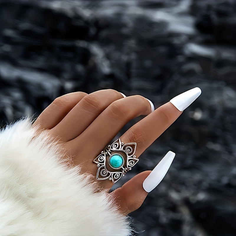 

Bague Simple Rétro Élégante Incrustée de Turquoise, Style Ethnique Polyvalent avec Fleur Sculptée , Cadeau de Banquet pour Femmes