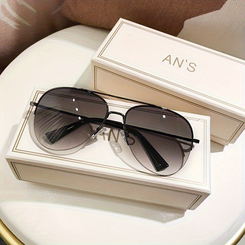 

An's Unisex Fashion Sunglasses Aviator Style Polarized Lens Classic Eyewear For Men And Women