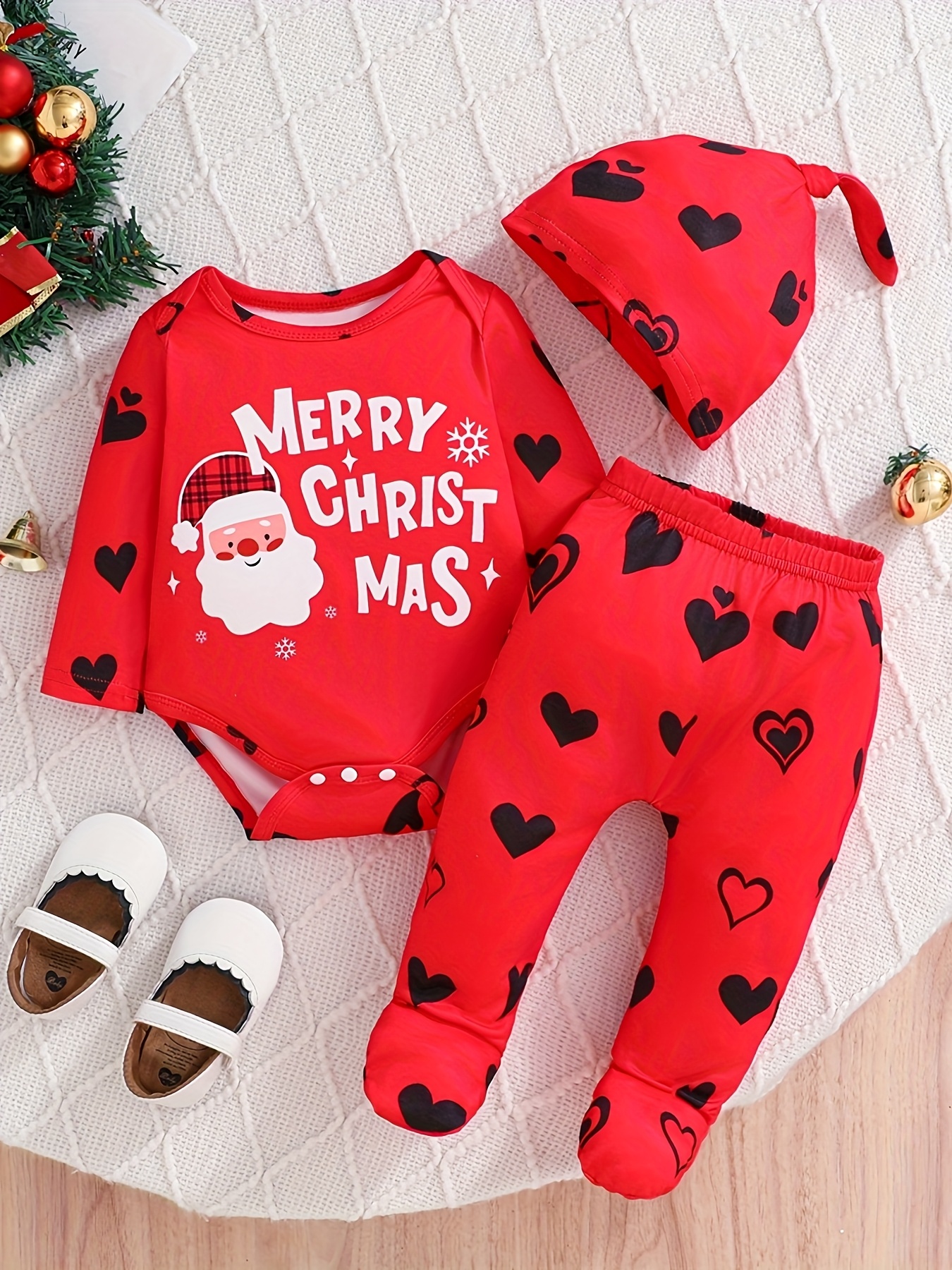 3-delige Baby / Kerstoutfit Set - Zachte Ademende Romper, Broek & Kerstmuts met Hart- en Sneeuwvlokprint, Rood/Zwart Witte Rand