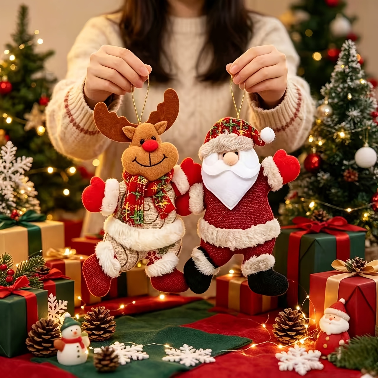 TEMU Set de adornos navideños de felpa de Santa Claus y renos, decoraciones colgantes de tela para árbol de Navidad para fiestas en el hogar