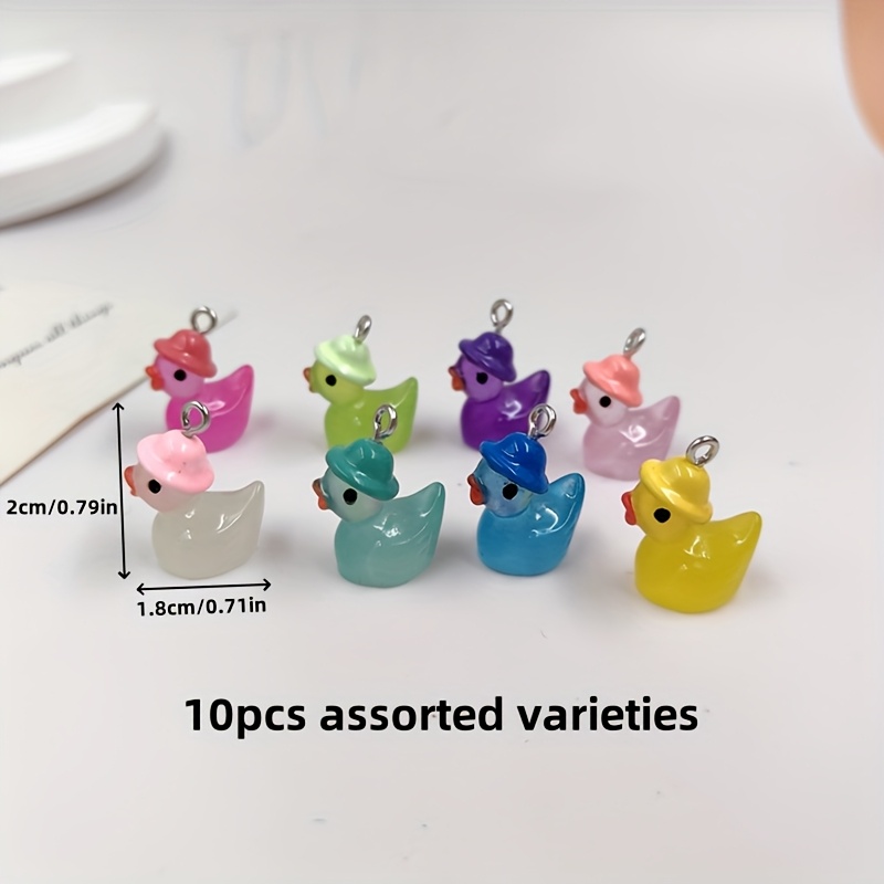 E-shop 2D Flach, 10 Stück Neue Bunte Enten mit Hut Anhänger für Schmuckherstellung, Niedliche Resin Leuchtende Tieranhänger Flachrücken DIY Ohrringe