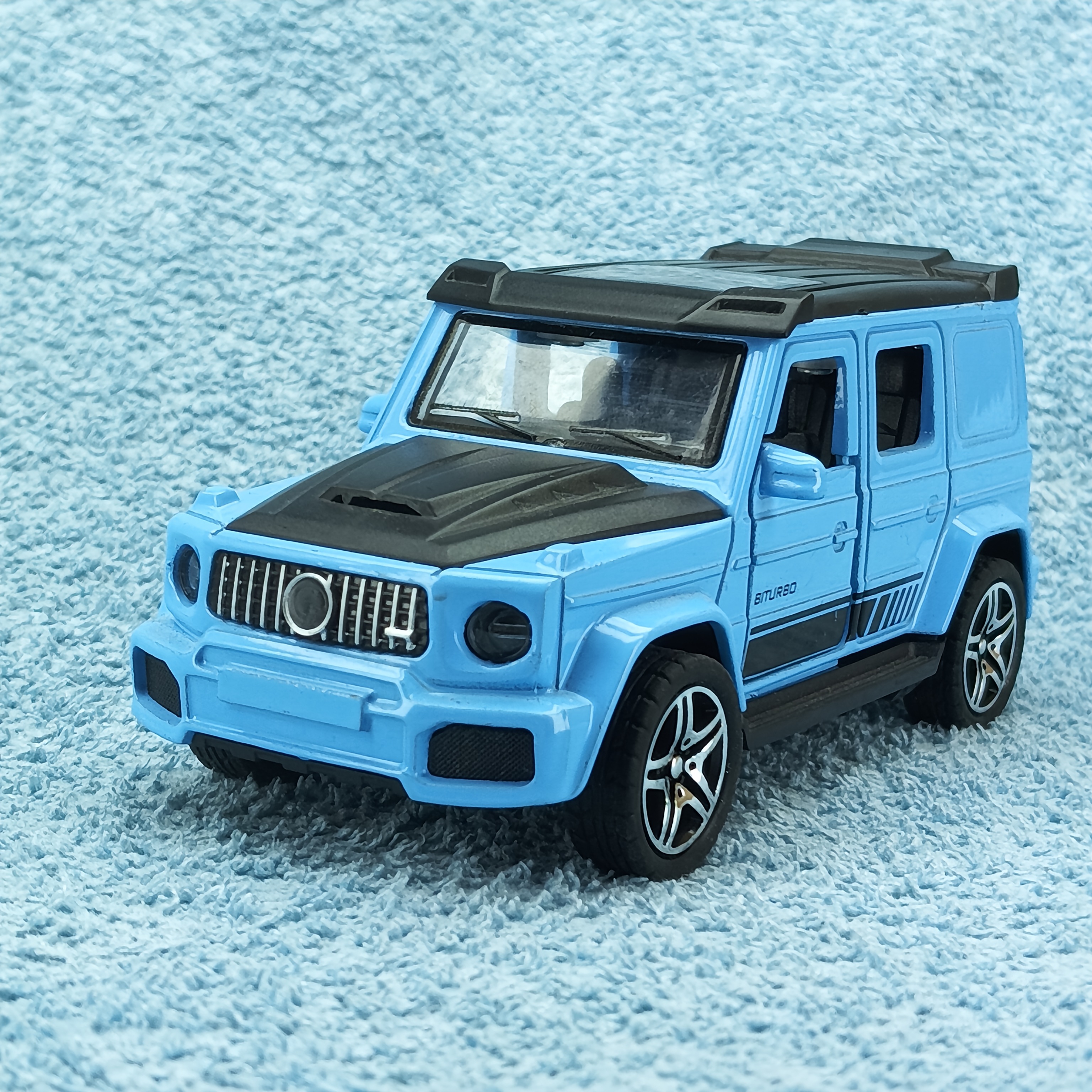 Collectible SUV Model Off-Road Vehicle Alloy Material Pull Back Function Boy Toy Gift, The Main Driver And Passenger Seats Can Open The Front Hood And Trunk Can Be Opened, a Gift for Children Is Very Suitable