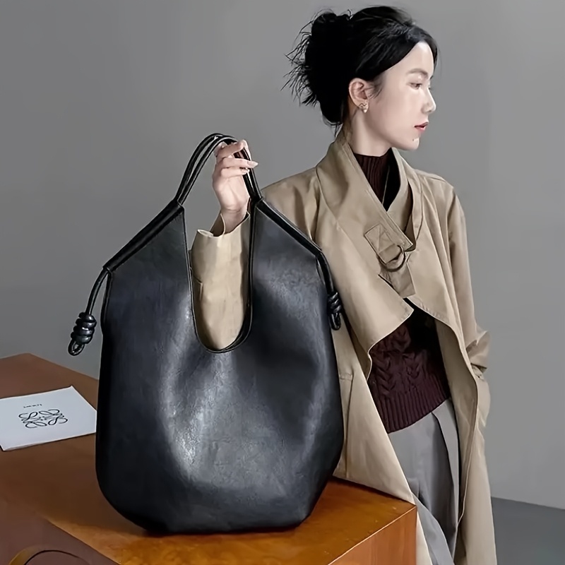 

A 2025 Minimalist Style Handbag For Women, Leather Shoulder Bag With Snap Closure, Large Capacity, Suitable For Work And Use, Polyester Lining, No Print, Black