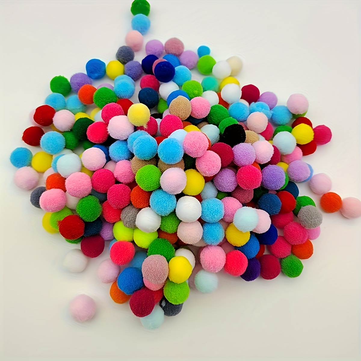 

800 Pièces Pompons en l'Artisanat - Artisanat Assorties Boules Duveteuses Décorations, et de