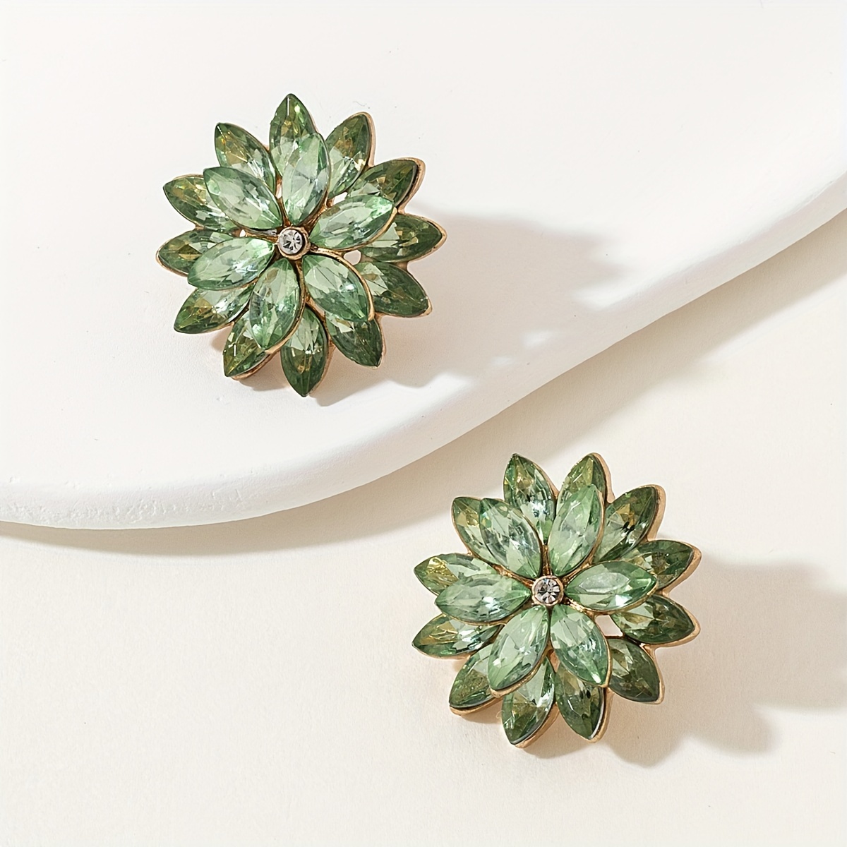 E-shop Strass-besetzte Damen-Blumen-Steckerohrringe, in mehreren Farben erhältlich, Ohrringe im Marquise-Schliff, Ohrschmuck für Freizeitkleidung