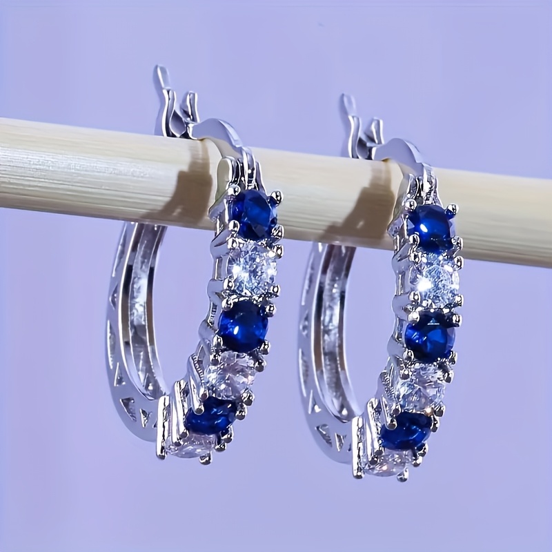 

A Pair Of Beautiful Silver Plated Hypoallergenic Earrings With Synthetic Gemstones, Fashionable Round Transparent Mosaic Elegant And Sexy Party Earrings.