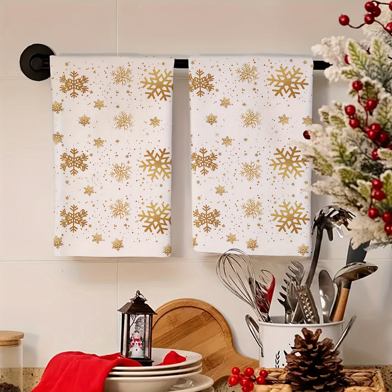 

2pcs Polyester Fingertip Towels Set, Contemporary Quick-drying Kitchen Towels With Golden Pattern, Cartoon Theme Oblong Knit Fabric Hand Towels, 250 Gsm – Ideal For Christmas Home Decor