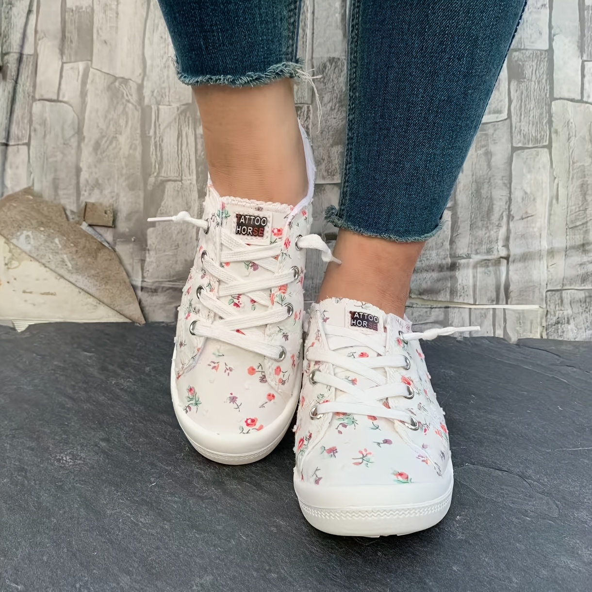 Image of 2024 New Small Floral Women's Shoes, Versatile White Sneakers For Spring/summer, Fashionable Casual Lightweight And Comfortable, Women Shoes