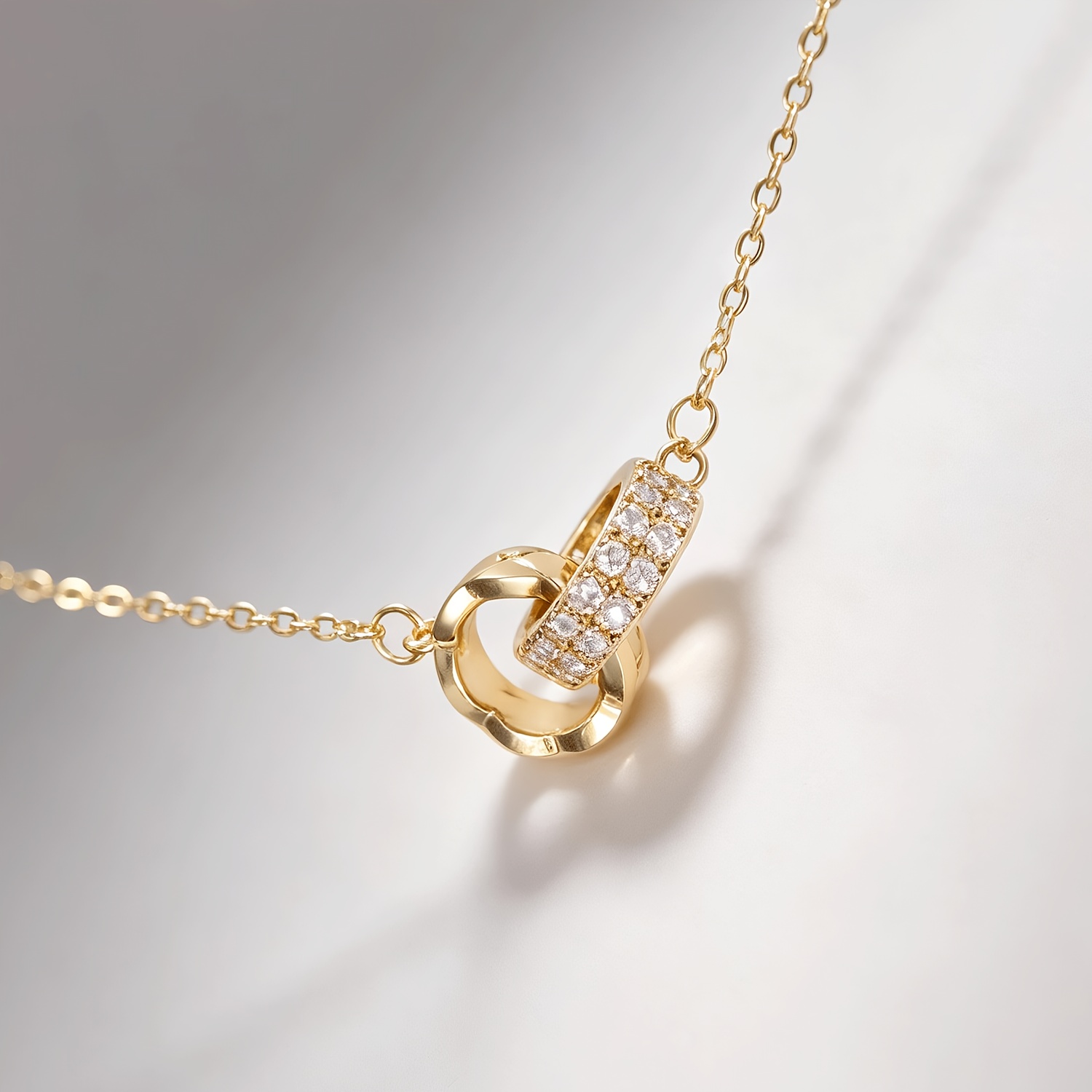 TEMU Collier à double anneau emboîté en 5A, un collier et de luxe léger avec anneaux emboîtés, un pendentif polyvalent pour femme, adapté pour les