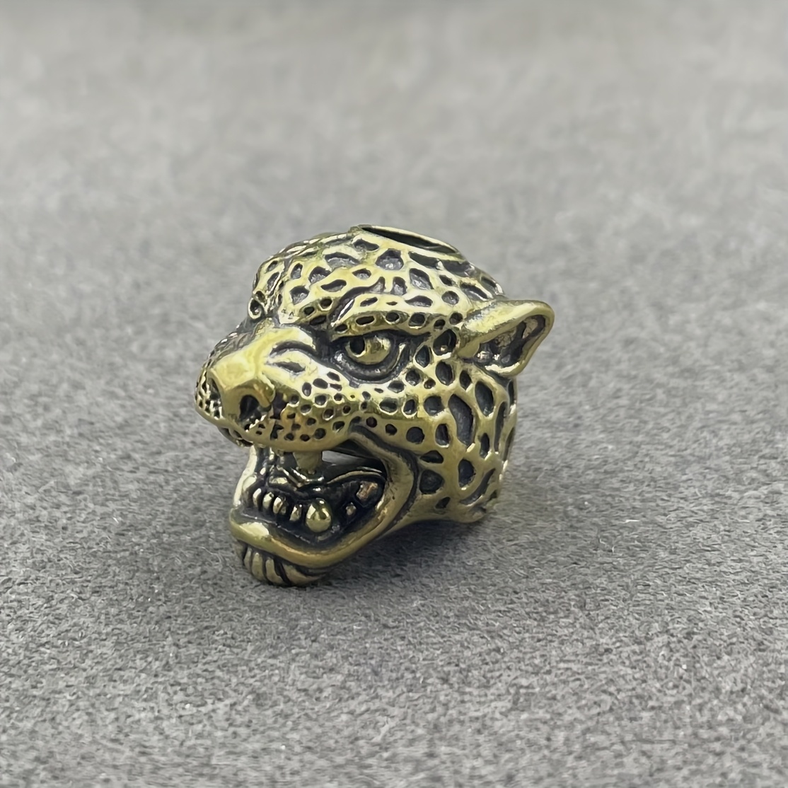 E-shop Herren Schlüsselanhänger und Schlüsselring, eine Leopardenkopf-Skulptur, handgefertigter Anhänger mit Kupferperlen, EDC Outdoor Werkzeug Zubehör