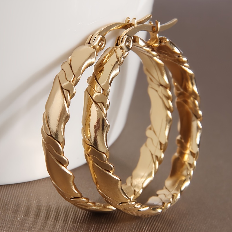 

Twisted Golden Hoop Earrings For Women, Retro & Simple Style, Wide Band Textured Circle Ear Clasps, Versatile Fashion Jewelry For Daily Wear And Clothing Accessory