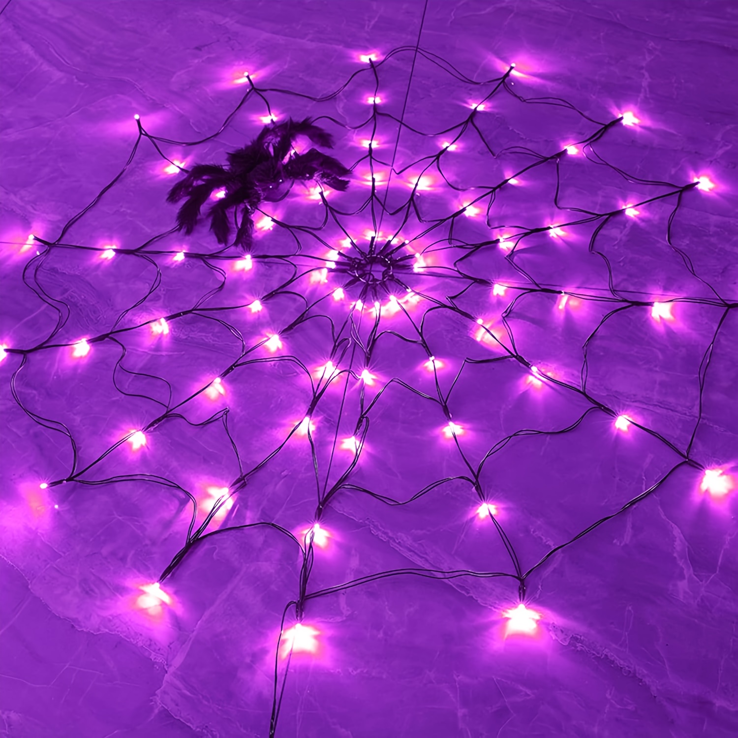 Dalugo Guirlande Lumineuse D'Halloween En Toile D'araignée - 6 X 5 M - Géante - Triangles - Décoration Blanche - 8 Modes - Batterie Violet Orange - Avec Câble USB De 3