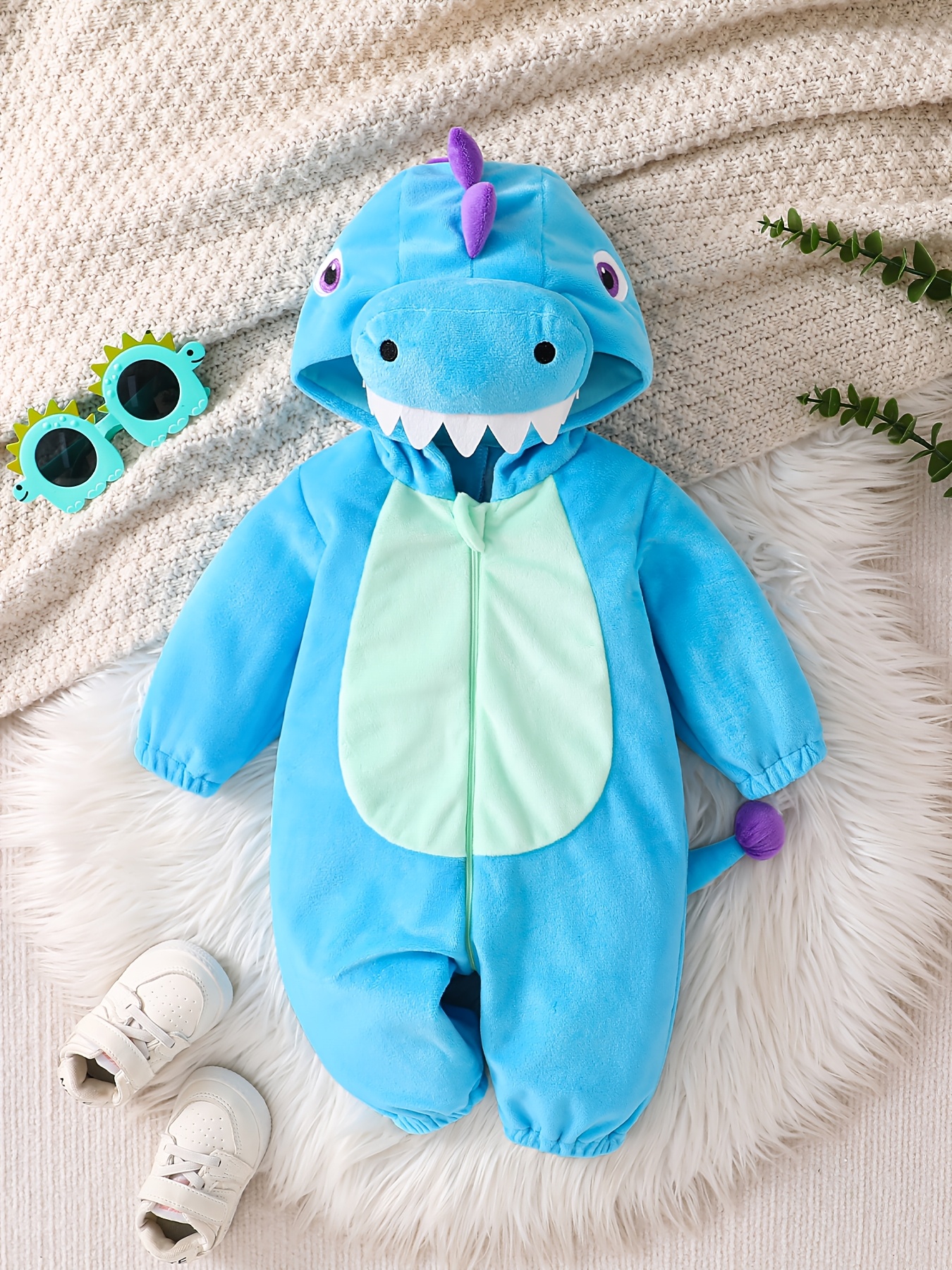 Autumn Winter Baby Warm Plush Romper, Cute Blue Purple Dinosaur Hooded Creeper with 3D Dorsal Fin Tail And Teeth Decoration, Unisex Blue Dinosaur Romper for Baby Outing Windproof Warm Bodysuit, Cute 3D Hooded Tail Warm Infant Crawling Outfit