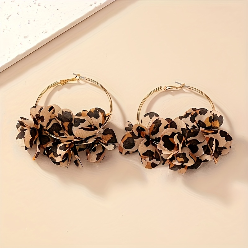 E-shop Ein Paar Bohemian Elegante Leopardenmuster Blütenstoff Minimalistische Vielseitige Damenmode Ohrringe, Ideal für Urlaub, Party