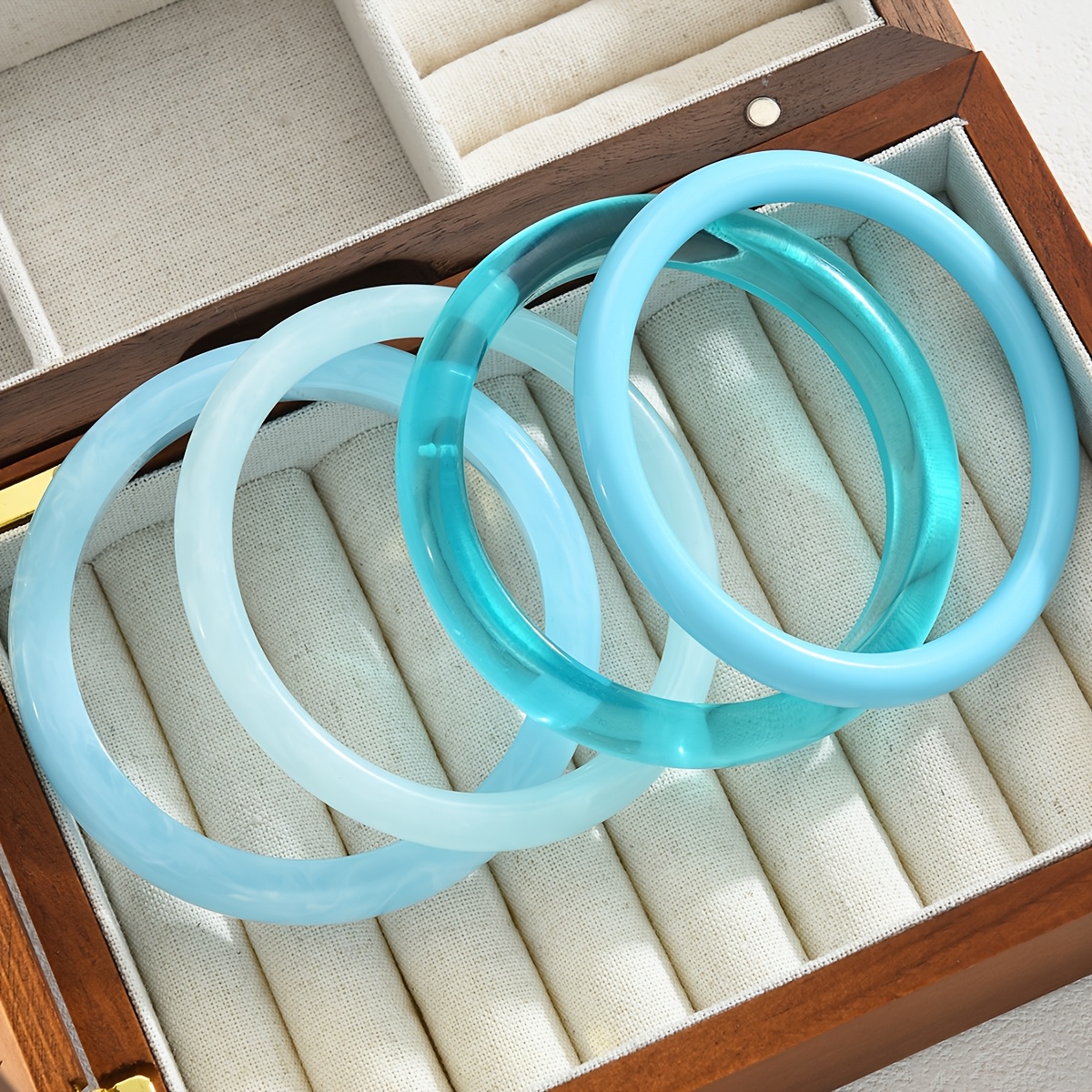4pc Elegant Resin Bangle Set for Women
