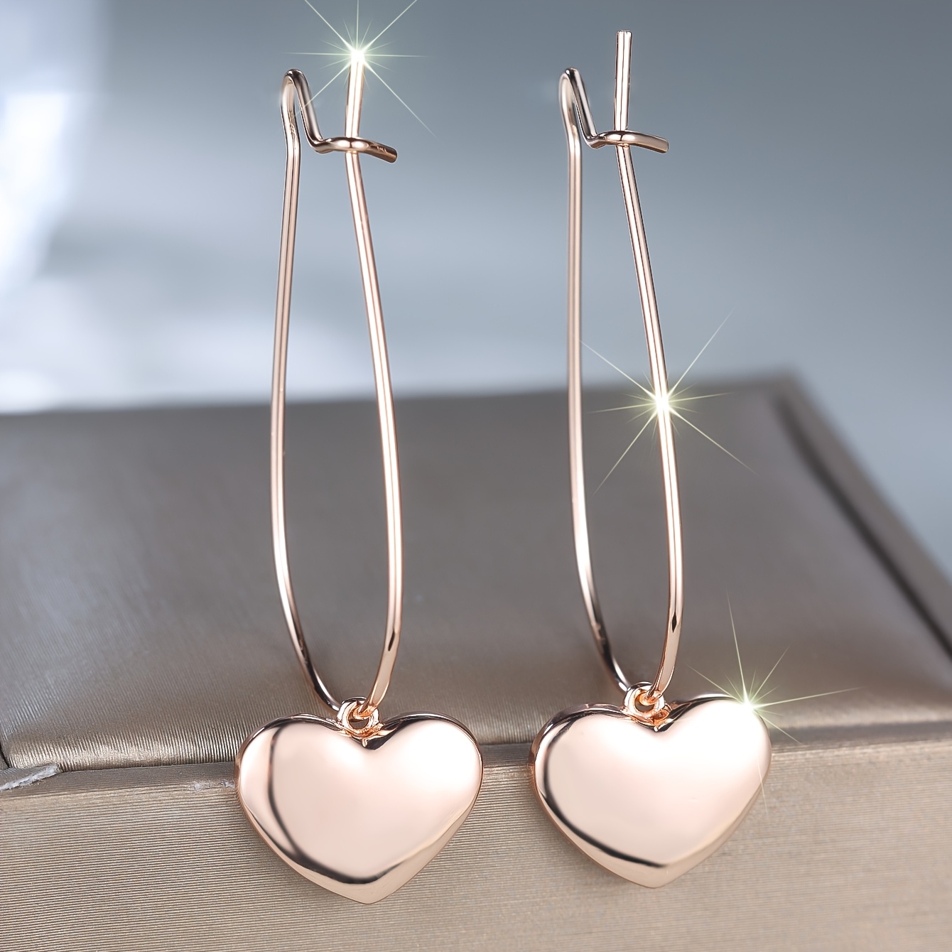 TEMU Une paire de boucles d'oreilles lisses de cœur pour femmes, incarnant , le luxe, l'élégance, la et une , ce qui un cadeau commémoratif parfait