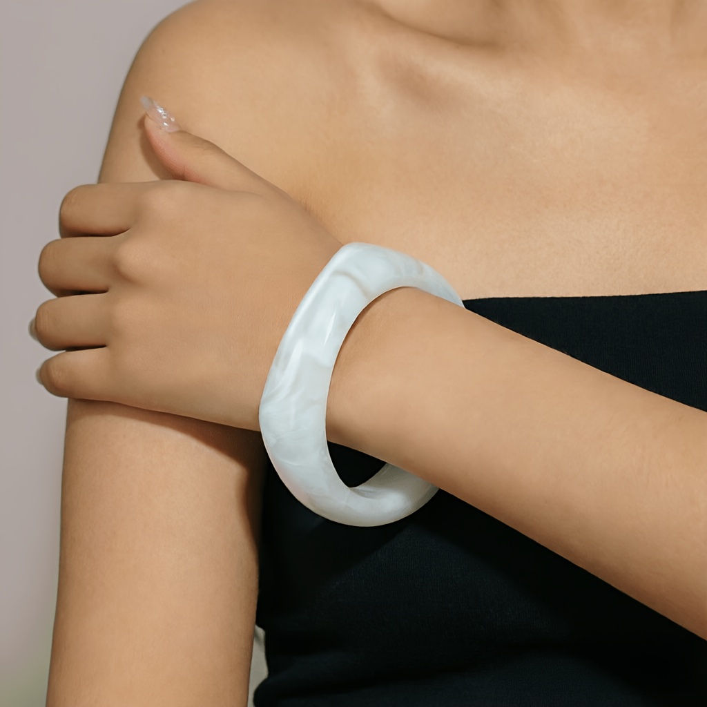 Vintage Simple Versatile Irregular Resin Bracelet