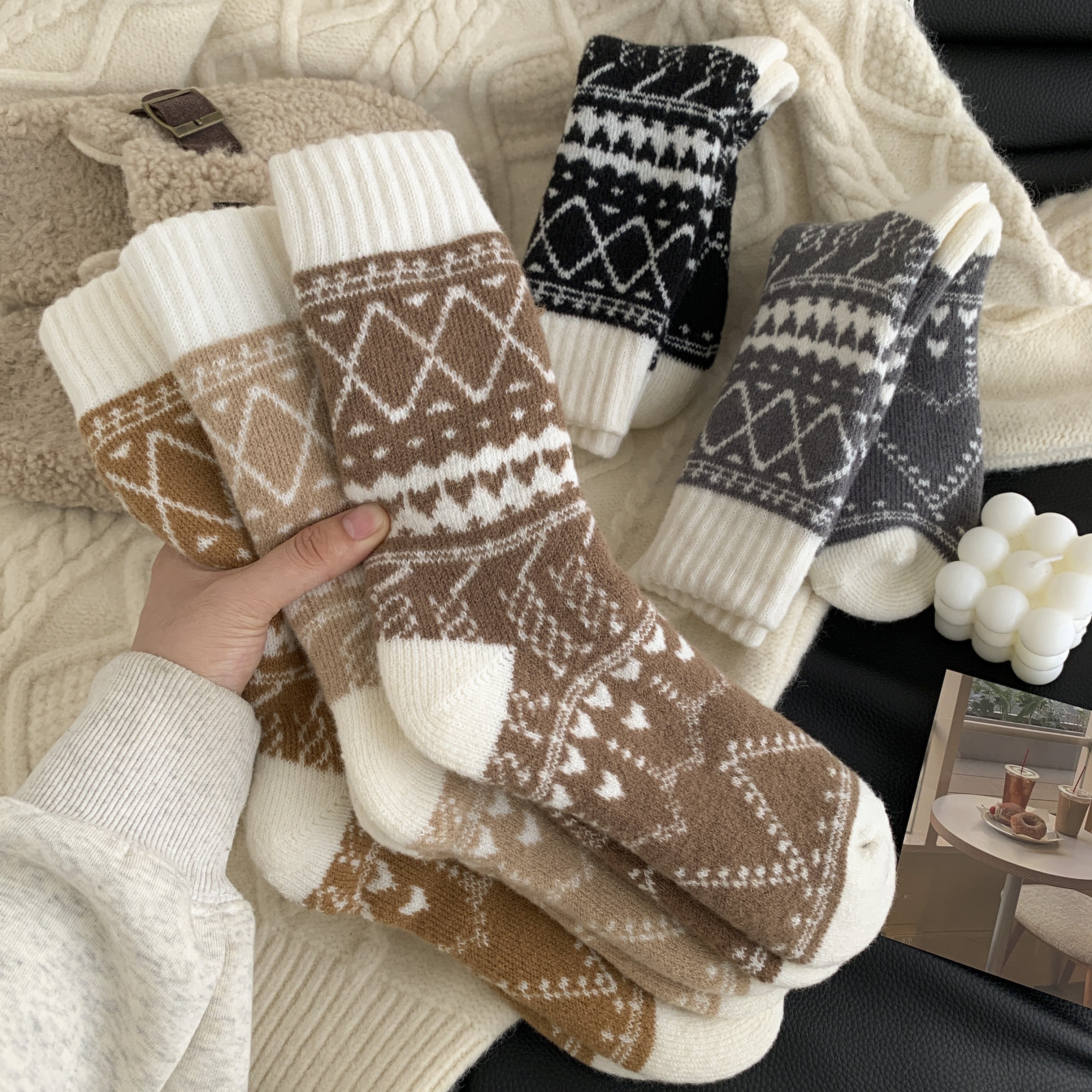 

5pcs Women' Diamond Pattern Warm Socks - Cozy Mid-calf Winter & Fall Fashion