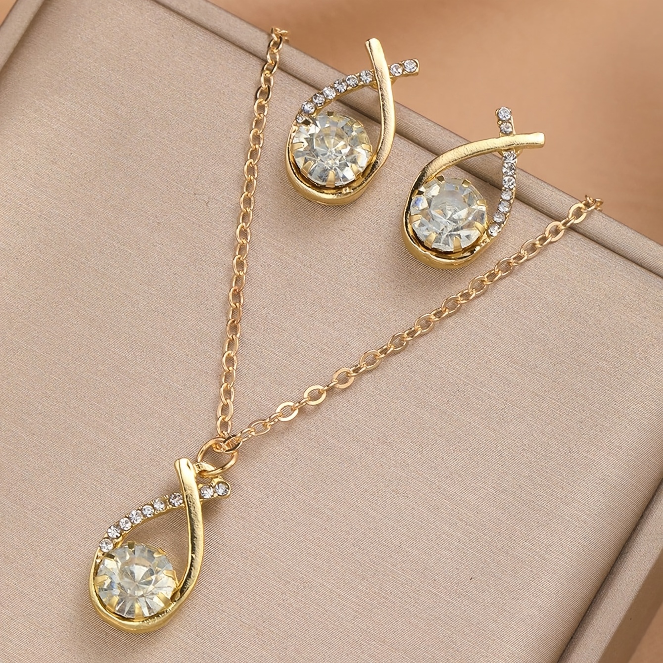 3pcs/set Women's Jewelry Set With Pendant Earrings And Necklace (gift Box Not Included)