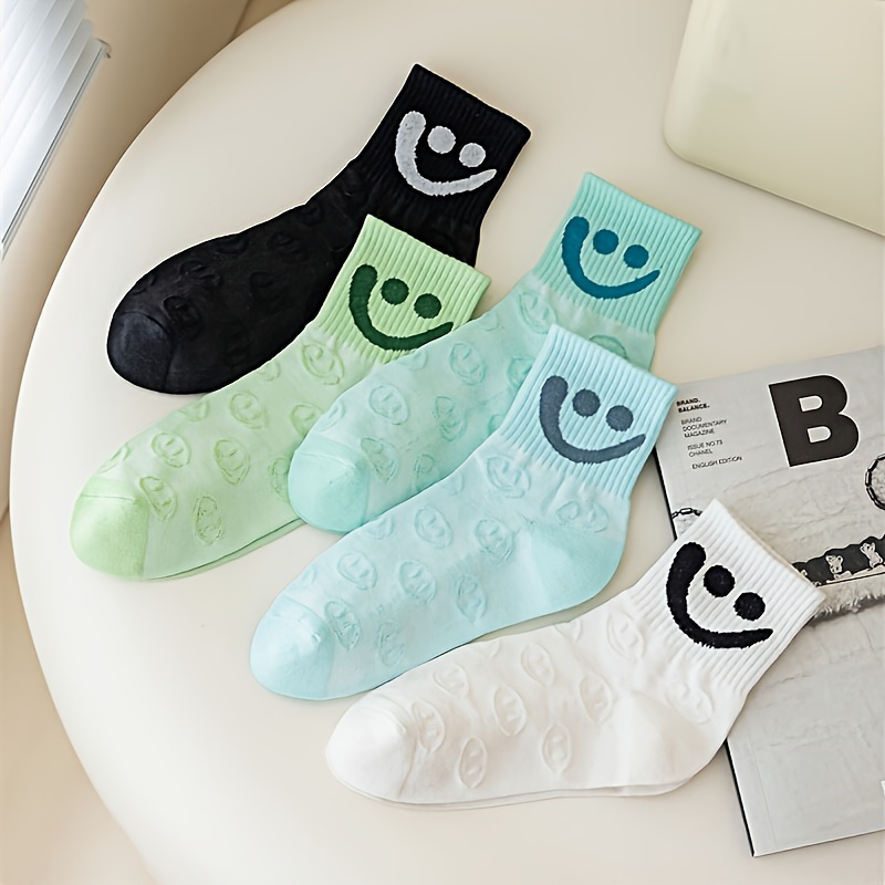 Image of 5 Pairs Of New Oversized Spring-summer- Face Socks, Unisex Trendy Short Tube Sports Socks For Couples - Black And White Mid-calf Socks With 3d Embossed