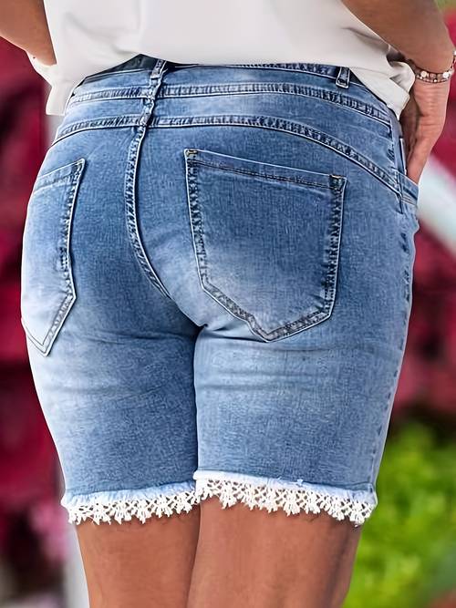 photo de l'article shorts mi-longues coupés avec bordure en dentelle au niveau de de , taille haute, élastiques et short en jean à bord droit