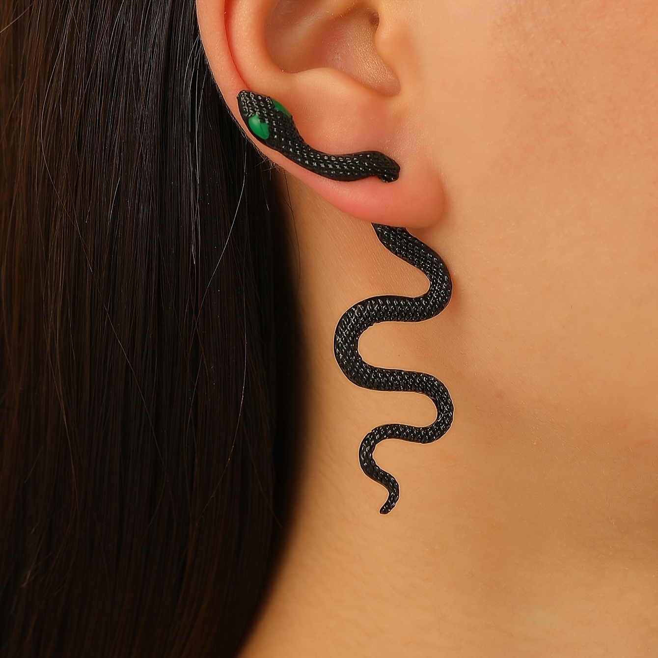 

1 Pair Punk Style Black Twisted Snake Earrings, Zinc Alloy, Creative Exaggerated Design, Casual For Women's