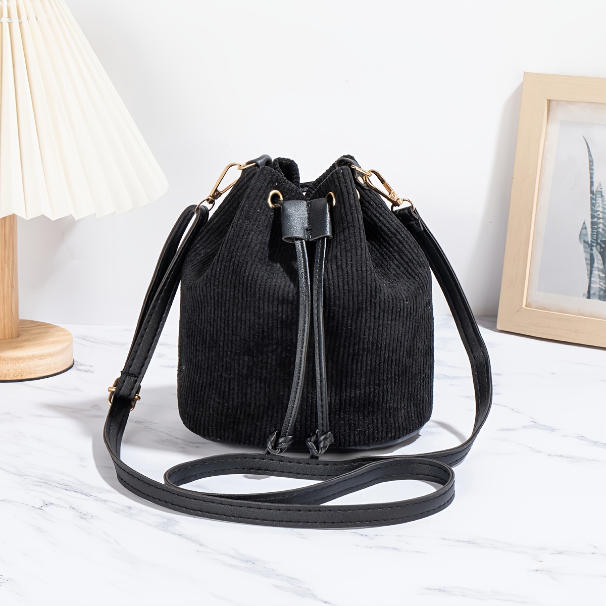 E-shop Damen Umhängetasche 2025 Herbst und Winter Neue Trendige Mode Plissee Samt Bucket Bag Große Kapazität Umhängetasche Lässige Bag