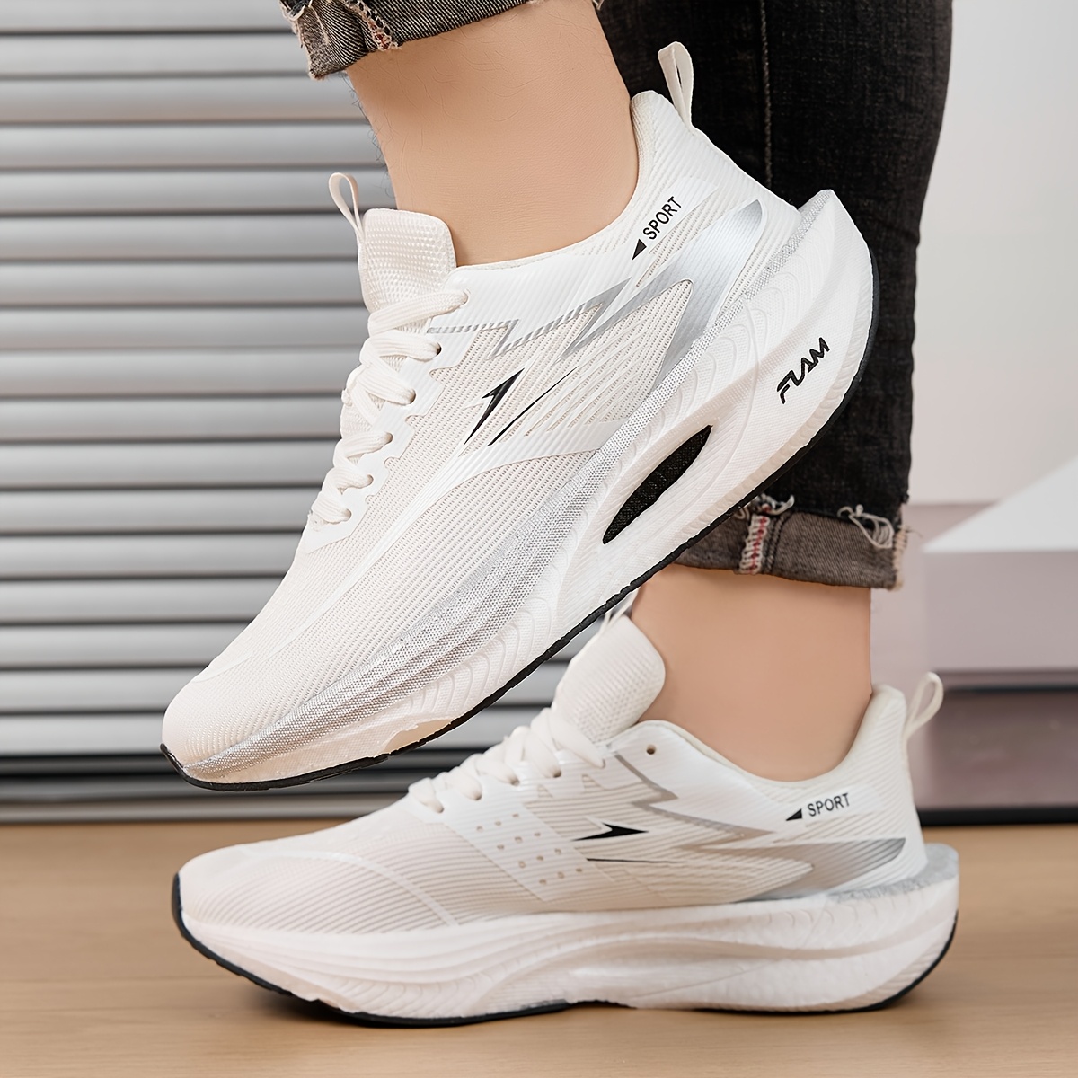 ZERJER Professional Running Shoes with Carbon Plate Technology, Lightweight Cushioning Sneakers, Non-Slip TPU Rubber Outsole, Breathable in White And Black, High-Performance Gym Training Shoes for Both Men And Women
